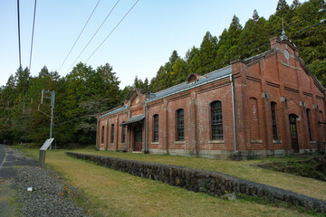 Obraz premium 群馬県安中市 夕暮れのアプトの道、丸山信号場（旧丸山変電所）