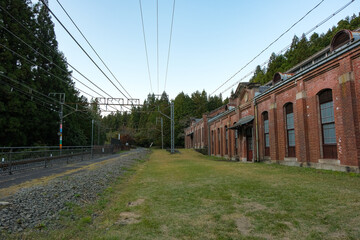 群馬県安中市 夕暮れのアプトの道、丸山信号場（旧丸山変電所）