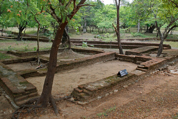 Polonnaruwa Sinhalese kingdom Jananathamangalam Chola dynasty Sri Lanka unesco world heritage site 