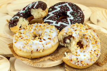 Ciambelle alla nocciola e ciambelle con albero di Natale