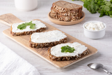 A cream cheese sandwich garnished with herbs