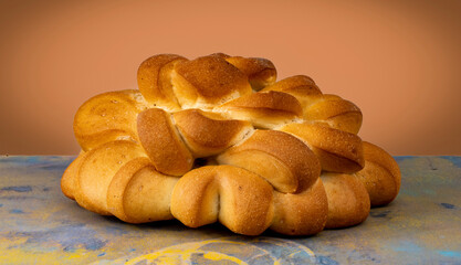 pan trenzado echo con harina de trigo y cocido al horno de leña