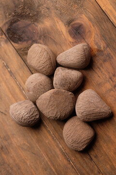 Kepayang, pangi, or kaloa is a tree that grows wild or is planted in gardens, which produces a cooking spice known as keluak. Pangium edule. Kluwak nut. 