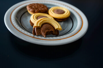 When you hold the biscuit called Noblice in your hand, you can't resist taking a bite, where you can see exactly the texture of what it's made of and you can see the two types of chocolate.