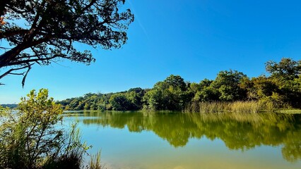 Obraz premium Cleburne State Park is a 528-acre Texas state park in Johnson County, Texas operated by the Texas Parks and Wildlife Department. The park includes the 116-acre, spring-fed Cedar Lake that was created 