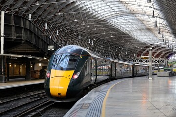 ロンドン・パディントン駅に停まる列車