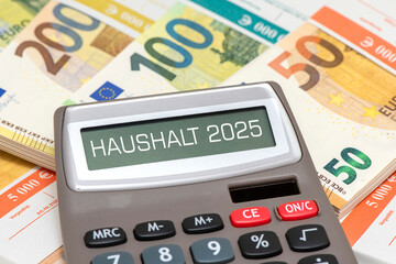 Symbolbild zur Verabschiedung des Bundeshaushalt 2025 durch die Bundesregierung - FOTOMONTAGE