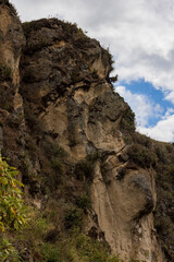 Templo del sol, ruinas de IngaPirca ubicado en cañar, Ecuador, junto a la cara del inca, rodeado de animales locales