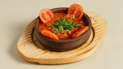 Beef stew with tomato slices