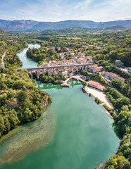 Fototapeta premium Saint Nazaire en Royans sur la rivière la Bourne