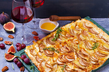 Pear, brie and mozzarella cheese puff pastry tart. Easy, light and airy fruit cheese cake