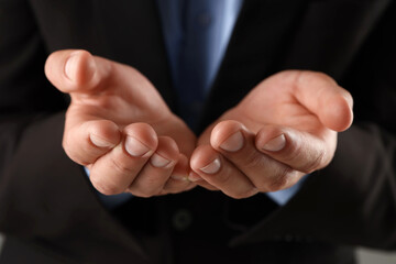 Obraz premium Man holding something on grey background, closeup
