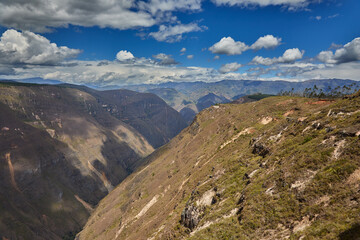 Fototapeta premium the Mirador of Huancas reveals the vast Sonche Canyon — a breathtaking chasm carved by time, where sheer cliffs, endless horizons, and the depth of nature’s silence meet in perfect harmony.