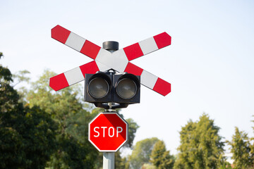 Znak stop przy przejeździe kolejowym Krzyż świętego Andrzeja / Stop sign at railway crossing