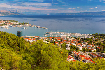 Naklejka premium Elevated view of the marina port and Adriatic coastline in Split Croatia with city buildings and forested hills.