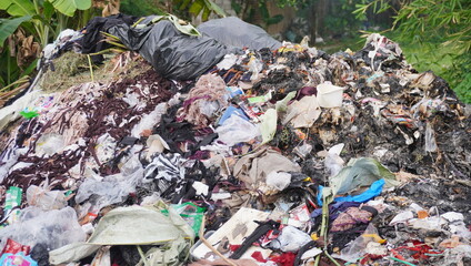 piles of rubbish that pollute the environment