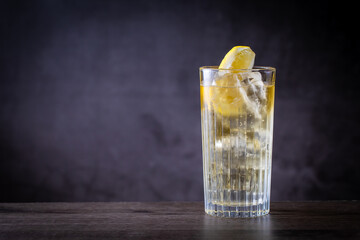 ハイボールを飲む