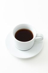 コーヒーカップに入ったコーヒー　白バック