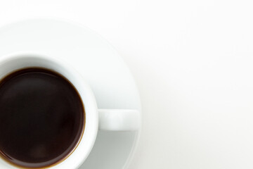 カップに入ったコーヒー　白バック