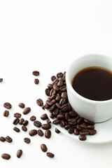 コーヒー豆とコーヒー　白バック