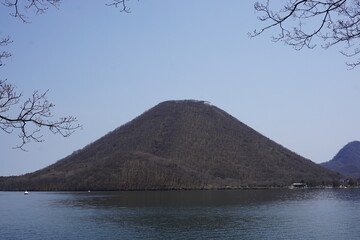 美しい景観の榛名山と榛名湖