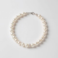 Obraz premium Elegant pearl necklace isolated on white background