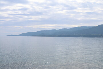 春の佐渡島。両津湾 と小佐渡山地。