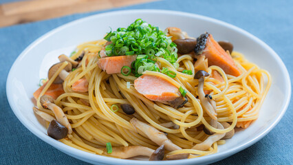 鮭ときのこの和風パスタ