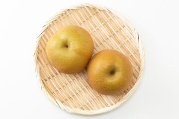 笊に乗った梨　白バック