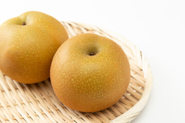 笊に乗った梨　白バック