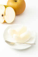 カットした梨　白バック