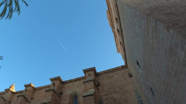 La Catedral de la Encarnaci&oacute;n de Almer&iacute;a es una catedral cat&oacute;lica romana de la ciudad, sede de la Di&oacute;cesis de Almer&iacute;a. Magn&iacute;fico ejemplo de arquitectura g&oacute;tica