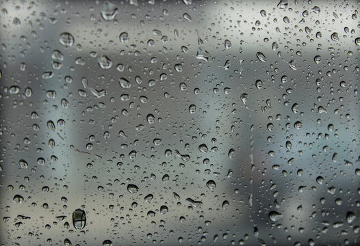 wassertropfen an der scheibe