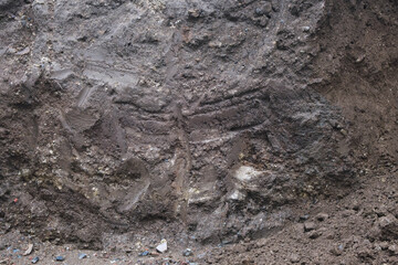 工事現場　えぐれた土の土台　細かい砂利と砂