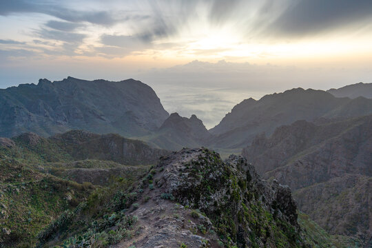 Der Barranco del Carrizal im Teno-Gebirge im Nordosten der Insel Teneriffa, Spanien, bei Sonnenuntergang