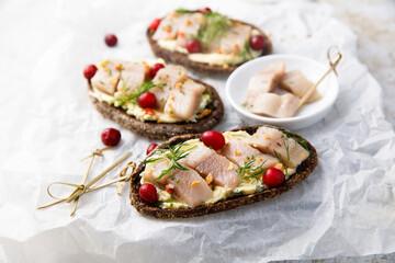 Herring sandwiches with cranberry