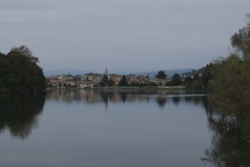 Fiume sul lago maggiore