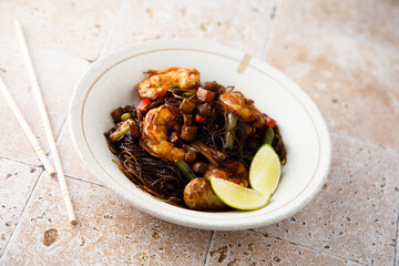 Glass noodles with shrimps and vegetables