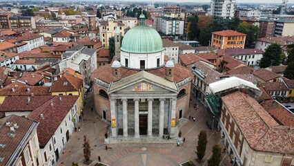 Vista aerea della Basilica Romana di San Giuseppe a Seregno, Brianza, Italia
