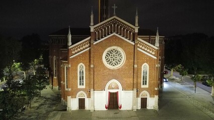 Veduta aerea della Basilica di Santa Valeria a Seregno, chiesa cattolica in stile neoromanico