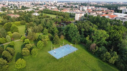 Vista Aerea del Parco Della Porada a Seregno, col campo da basket © Drone in Volo