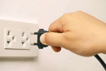 The power plug has a fuse to prevent short circuits for safety.