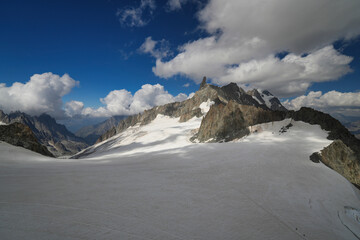Obraz premium Toula Glacier in the Italian Alps seen from the Skyway Monte Bianco upper station.