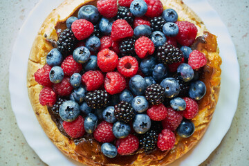 sernik z owocami  © Marcin Łazarczyk