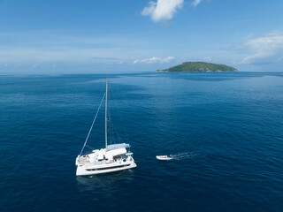 Aerial View, seychellen, Mahe, Port Glaud and Port launay Beach with sailingboat