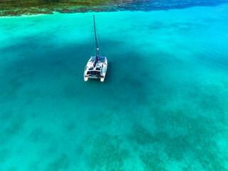 Aerial View, seychellen, Mahe, Port Glaud and Port launay Beach with sailingboat