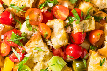 Homemade Classic Italian Panzanella Salad