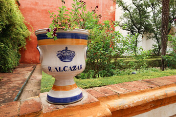 Real Alc&aacute;zar de Sevilla Garden Stoneware