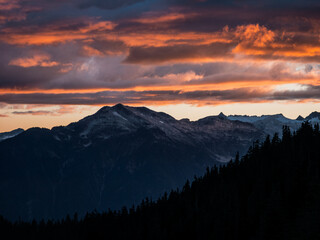 Obraz premium Majestic Mountain Sunset Near Squamish and Whistler, BC, Canada
