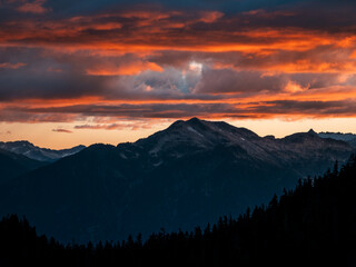 Fototapeta premium Sunset Glow Over Mountains Near Squamish and Whistler, BC, Canada